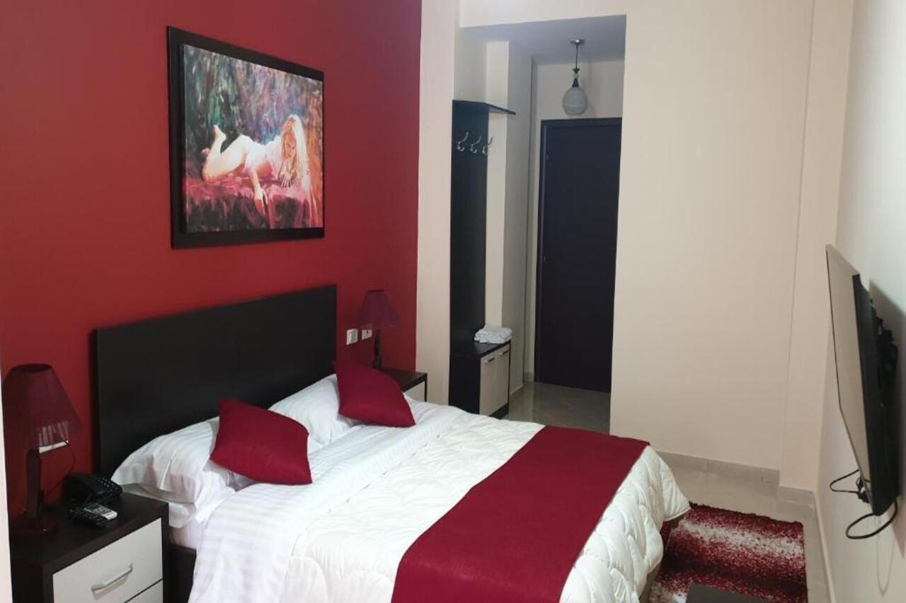 Haris Hotel Vlorë エクステリア 写真