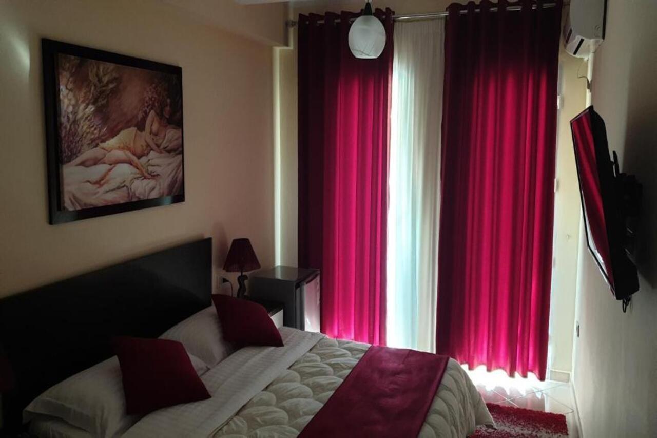 Haris Hotel Vlorë エクステリア 写真
