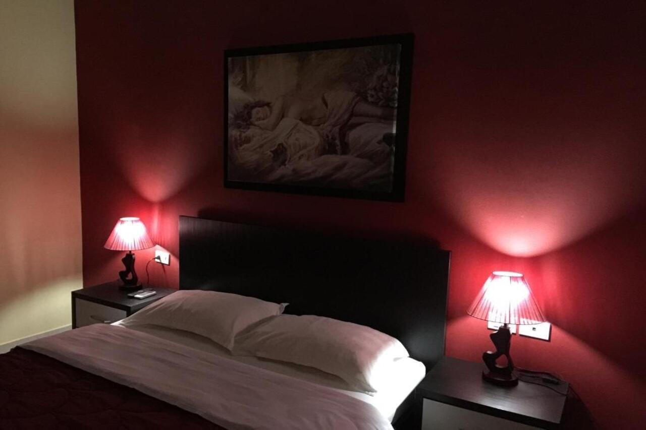 Haris Hotel Vlorë エクステリア 写真