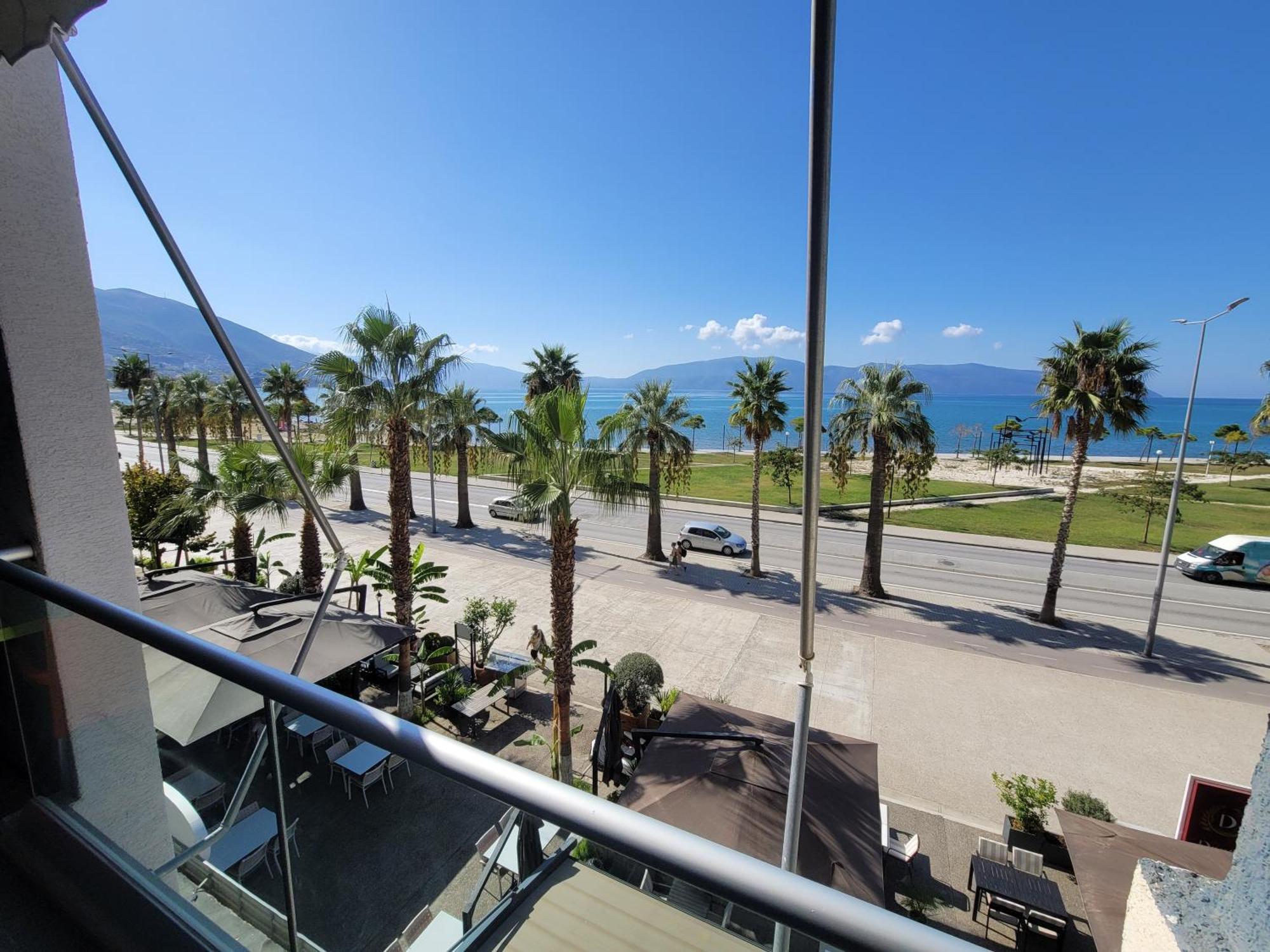 Haris Hotel Vlorë エクステリア 写真