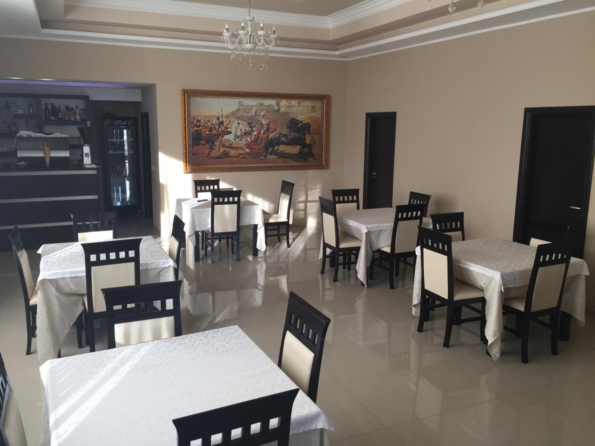 Haris Hotel Vlorë エクステリア 写真