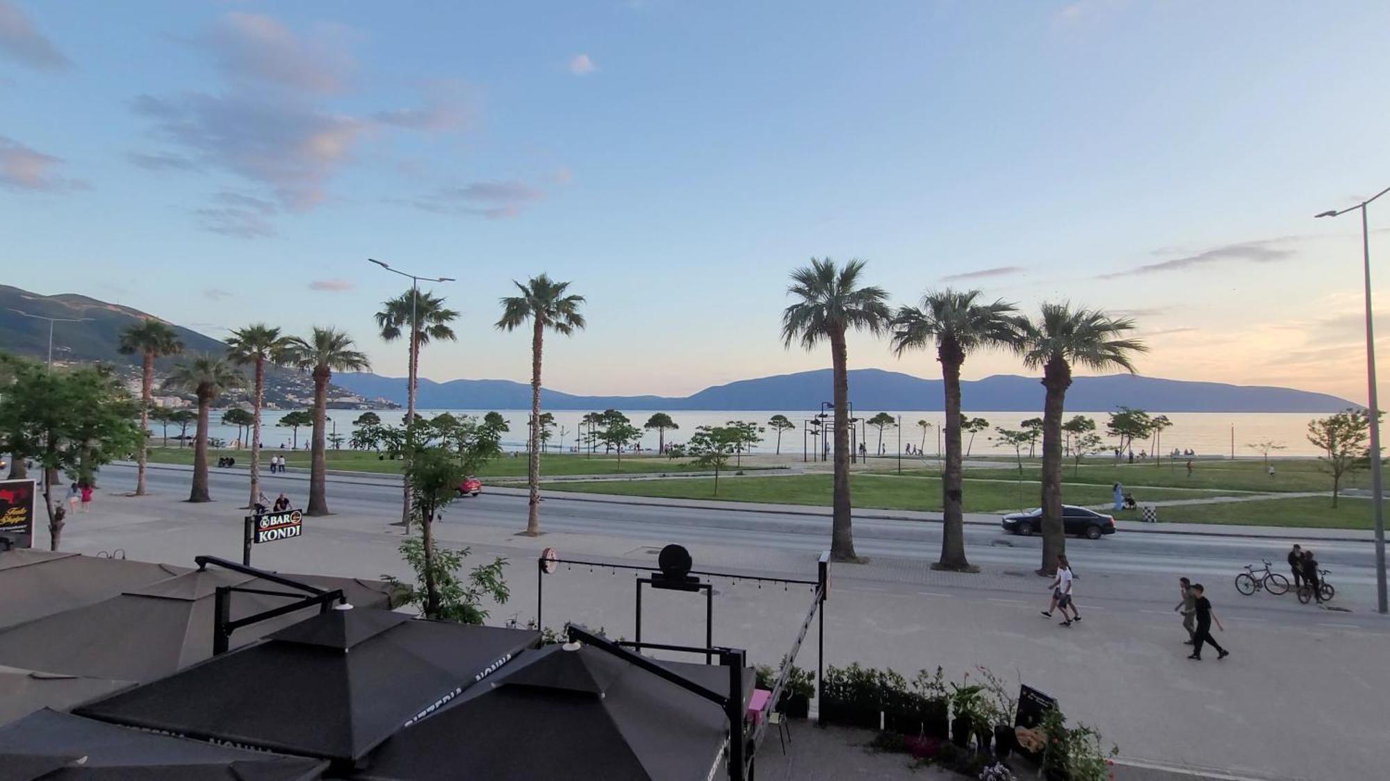 Haris Hotel Vlorë エクステリア 写真