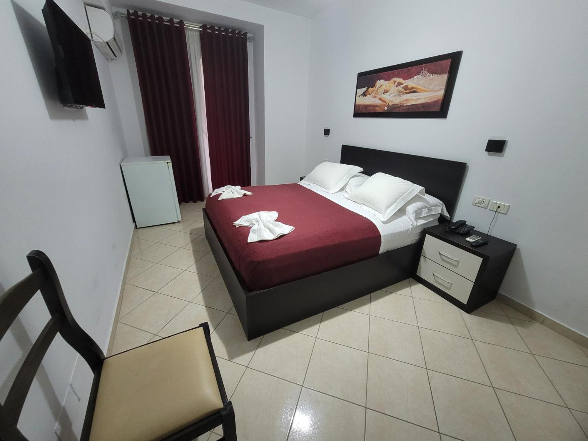 Haris Hotel Vlorë エクステリア 写真