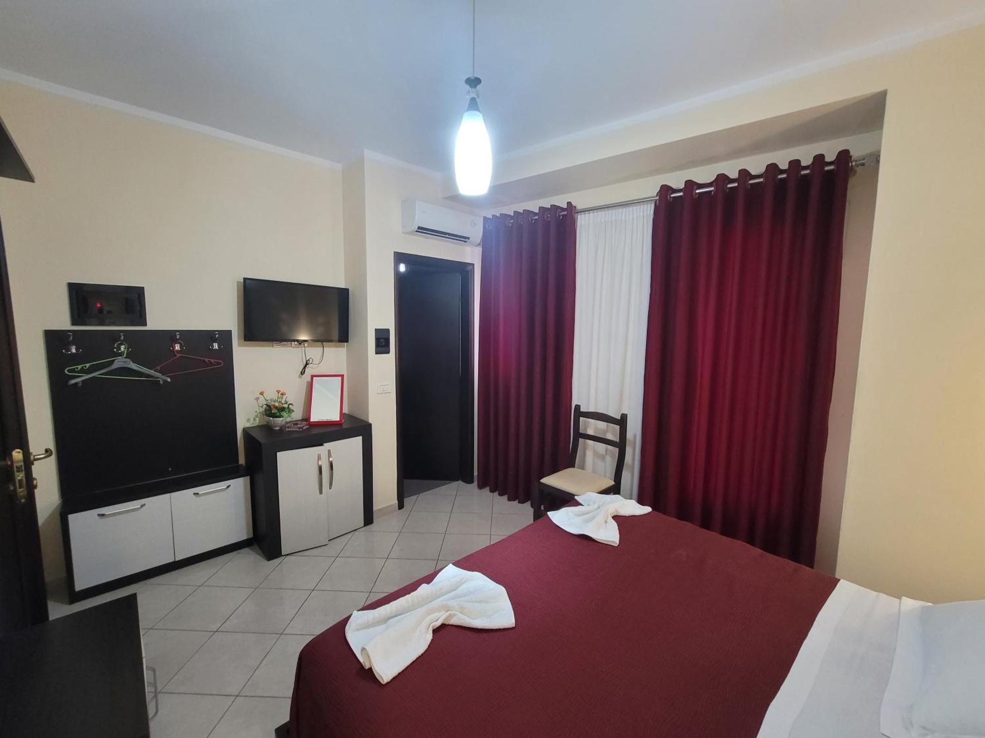 Haris Hotel Vlorë エクステリア 写真