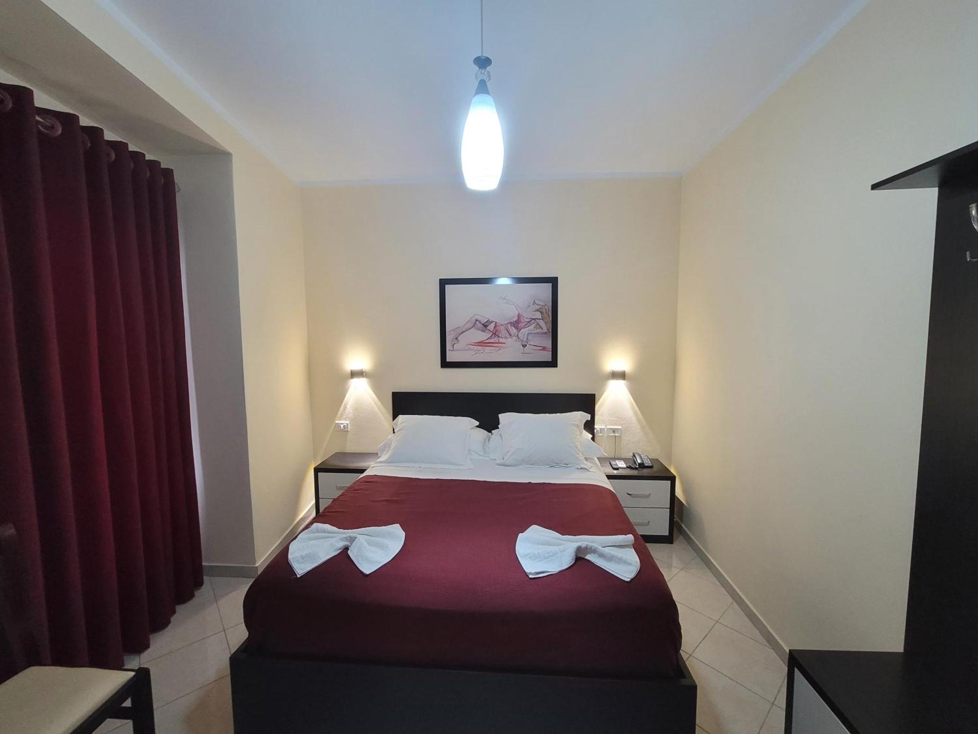 Haris Hotel Vlorë エクステリア 写真