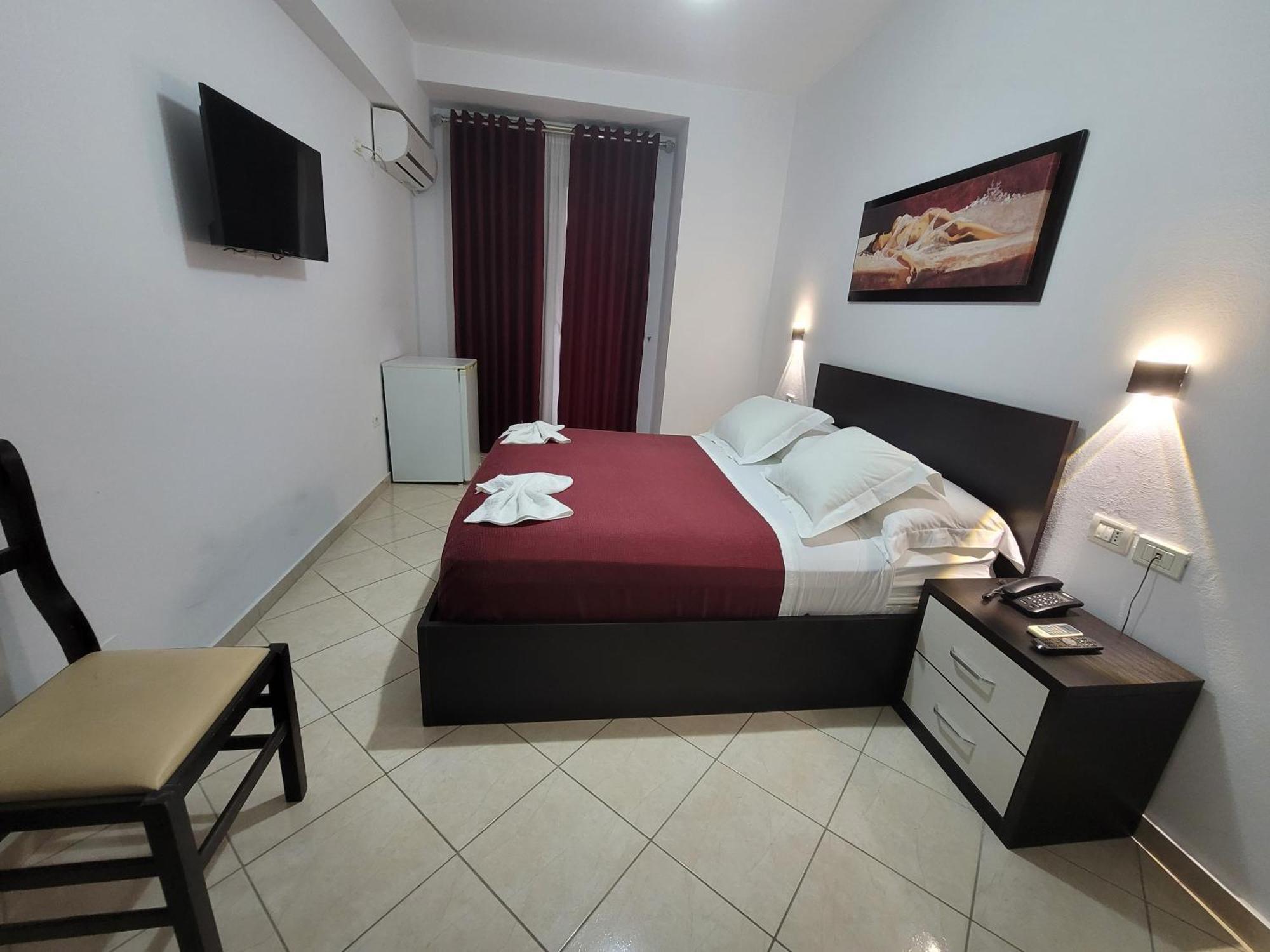 Haris Hotel Vlorë エクステリア 写真