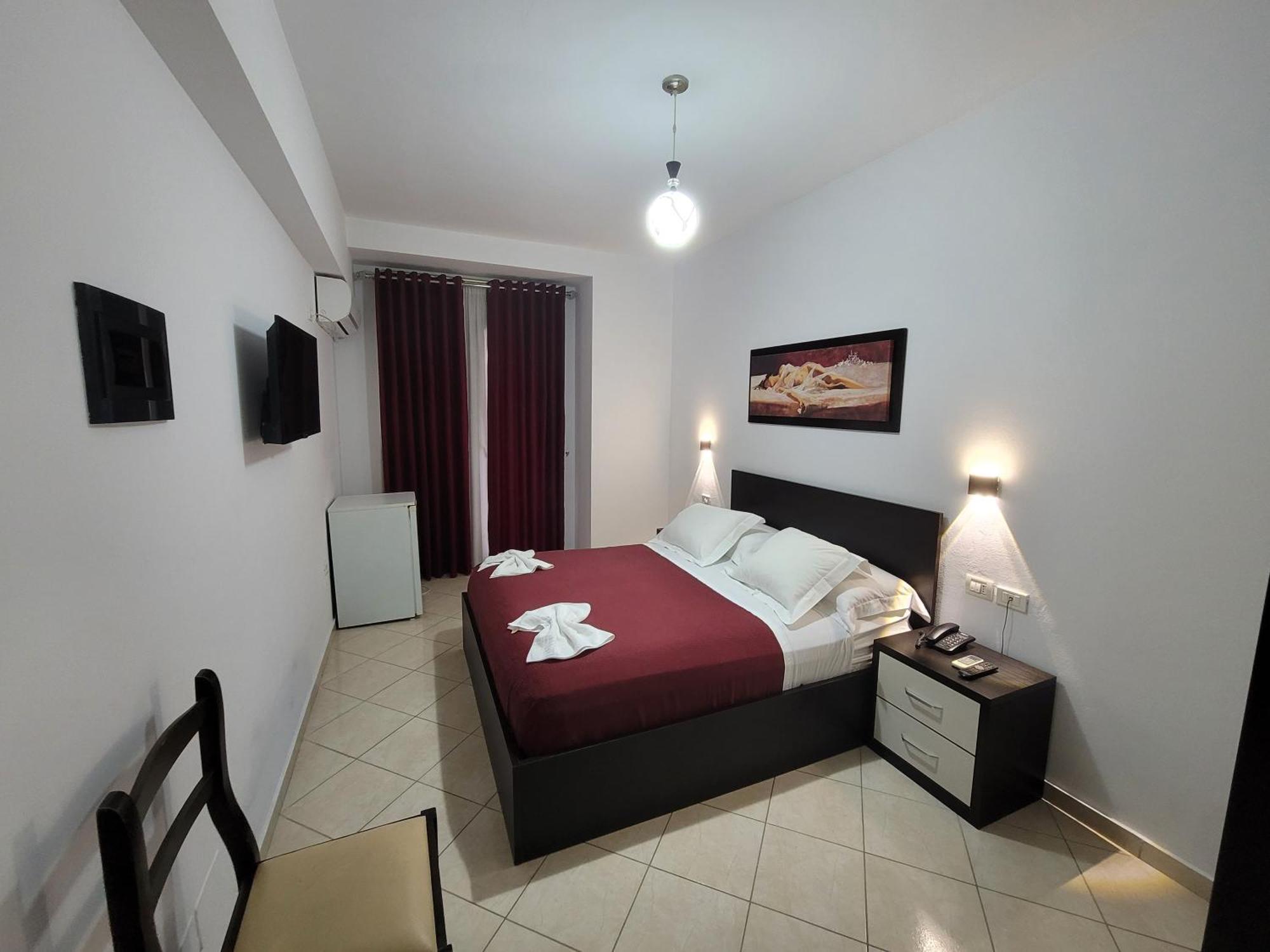 Haris Hotel Vlorë エクステリア 写真