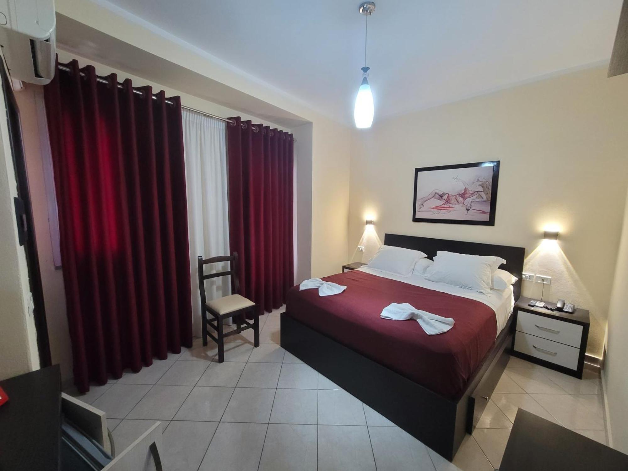 Haris Hotel Vlorë エクステリア 写真