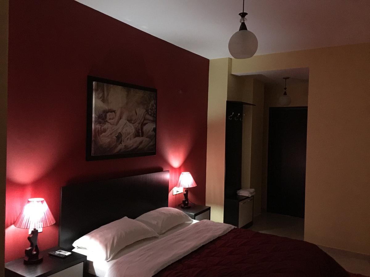 Haris Hotel Vlorë エクステリア 写真