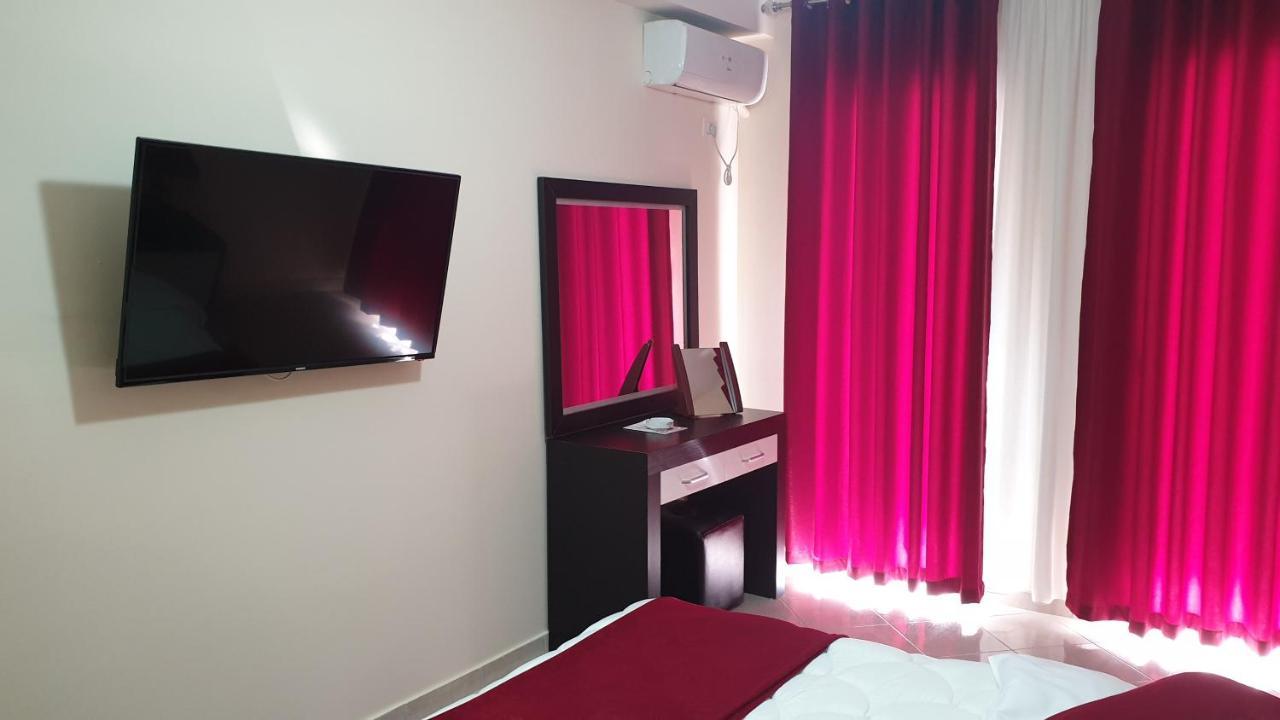 Haris Hotel Vlorë エクステリア 写真
