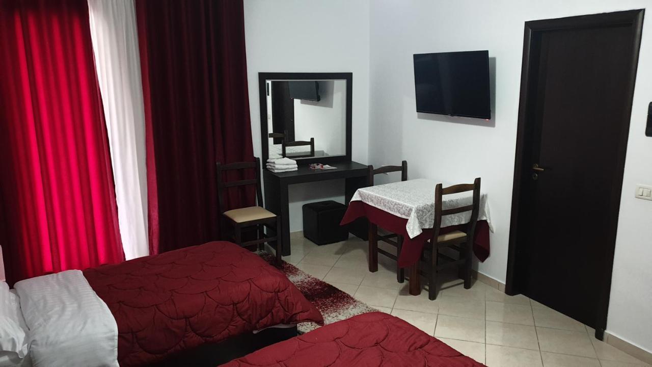 Haris Hotel Vlorë エクステリア 写真