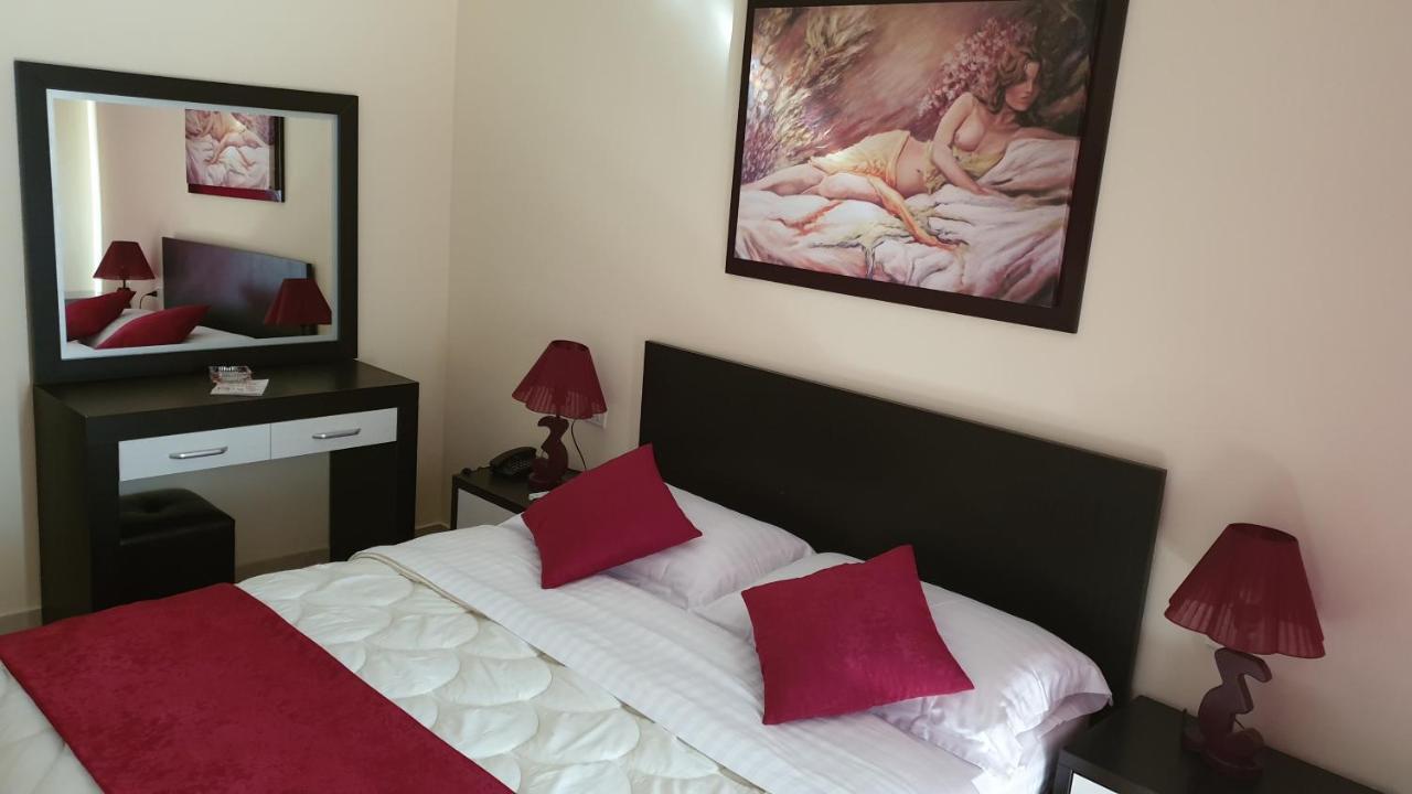 Haris Hotel Vlorë エクステリア 写真